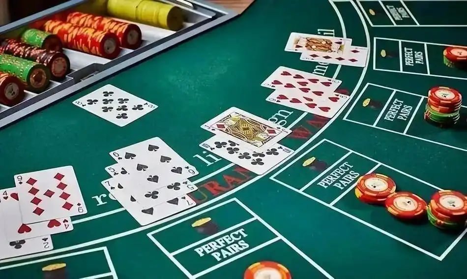 777pud game lobby interface showing live casino and sports betting sections